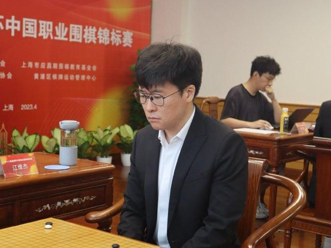 肌肉男裸体洗澡露j网站