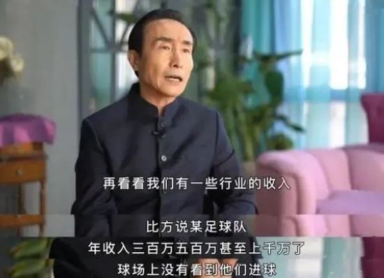 在床上跳舞的妻子
