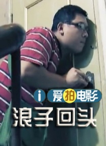 充满了泡沫的浴室